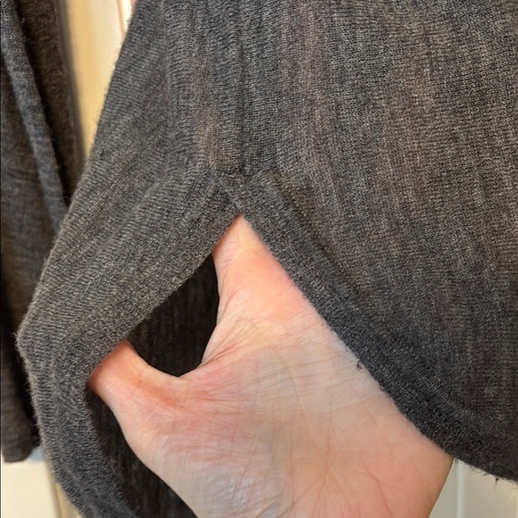 Vince Gray Long Sleeve cashmere wool Relaxed Sweatshirt - Picture 2 of 6